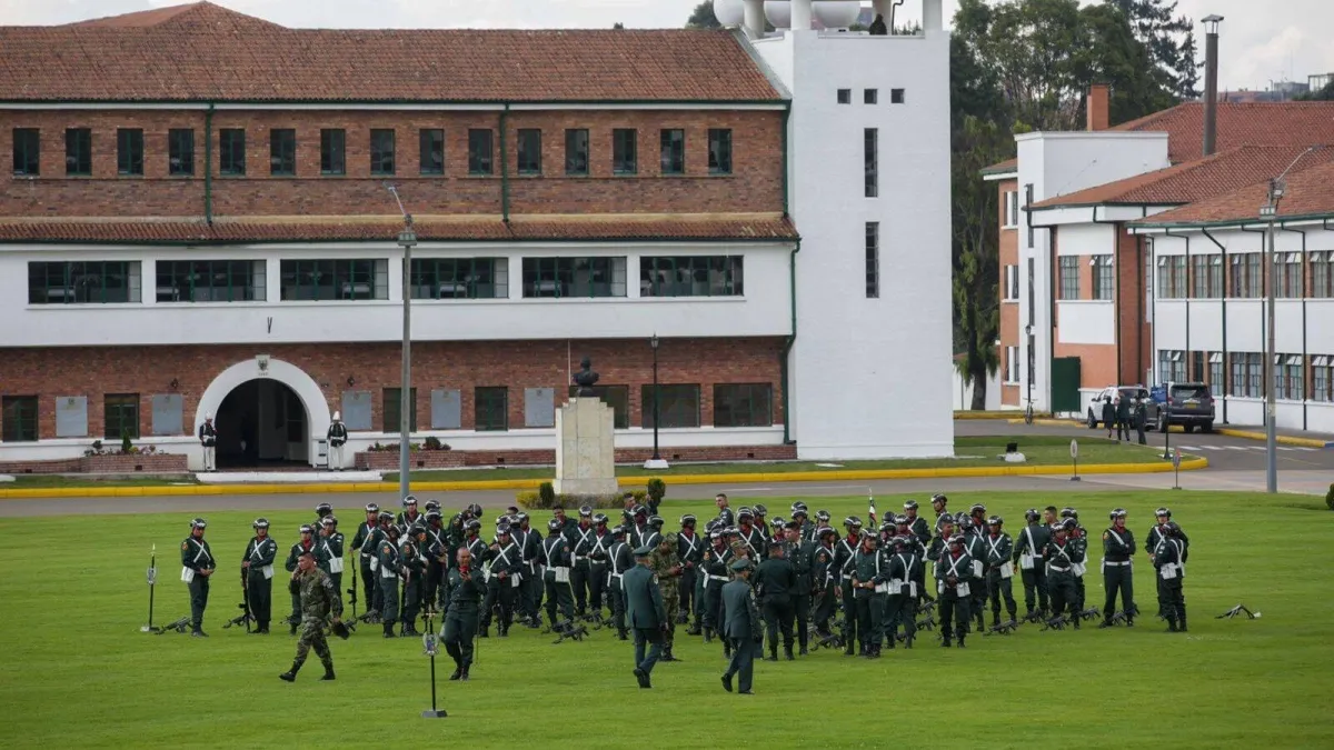 Atención: estos son los 15 oficiales de las FF. MM. que fueron llamados a curso de ascenso para llegar a generales y contralmirantes
