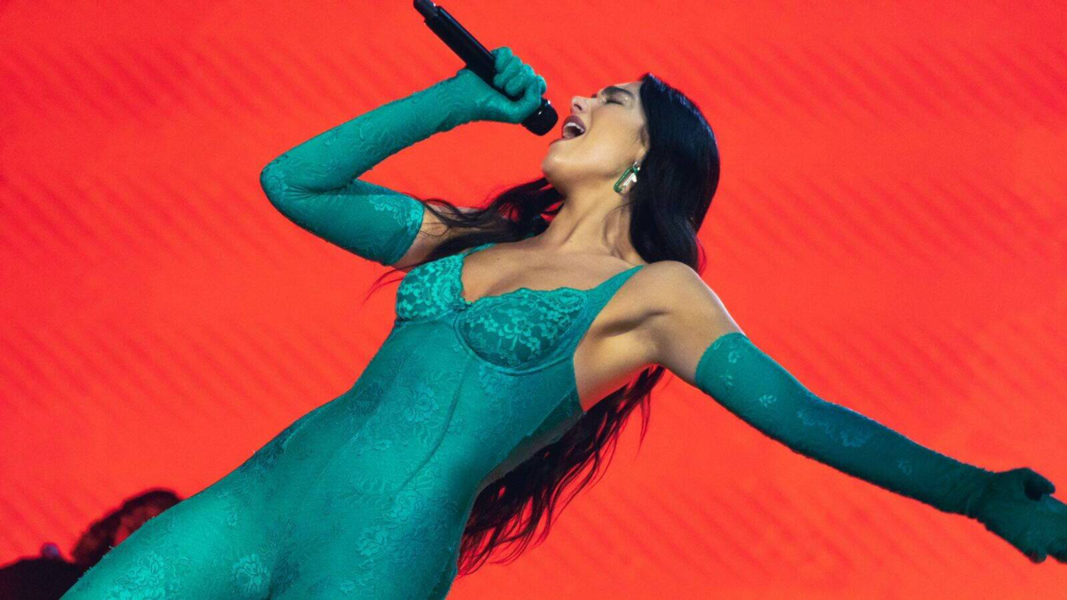 Dua Lipa trae su optimismo radical a Colombia