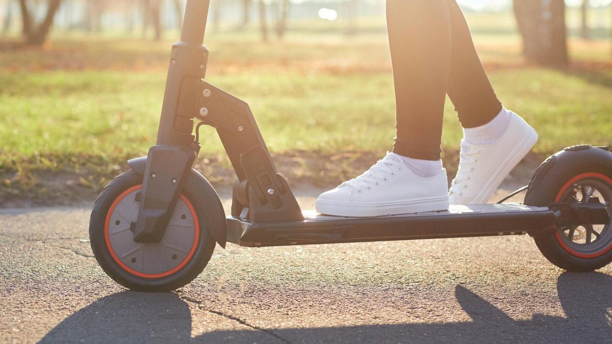 ¿Las patinetas eléctricas tendrán que pagar SOAT? Los mitos y verdades sobre la nueva reglamentación de movilidad sostenible en Colombia