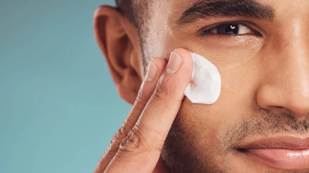 Cuidado facial masculino: tres pasos para mantener la piel saludable