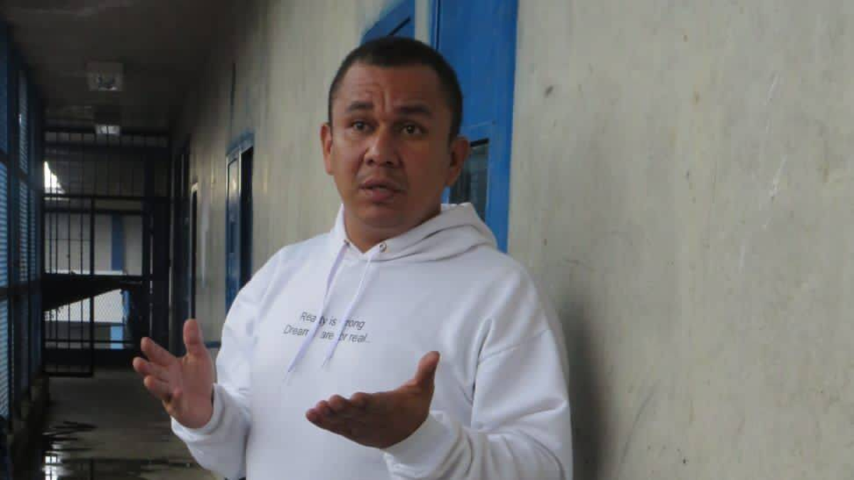 ‘Va para una cárcel de verdad’: presidente De La Espriella arremete contra alias Negro Ober, uno de los criminales en carpeta para prisión en altamar