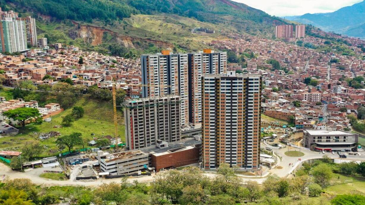 Inflación, tasas y precios: el cóctel de alzas que amenaza el bolsillo de los colombianos en el 2026