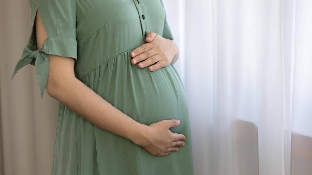 ¿Cuándo el calor en el embarazo se convierte en emergencia médica? Estas son las señales de alerta que no debe ignorar y cómo prevenir complicaciones