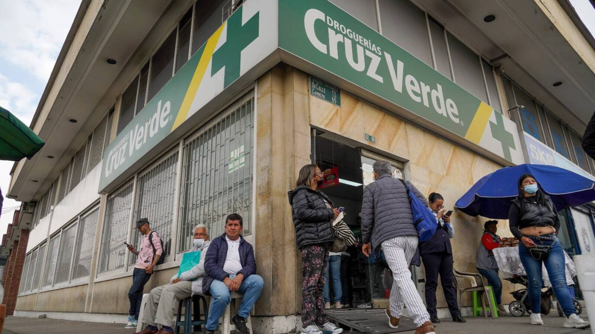 Cruz Verde dejará de dispensar medicamentos a afiliados de la EPS Sanitas desde el 1 de octubre de 2026: 'La decisión ha sido comunicada'
