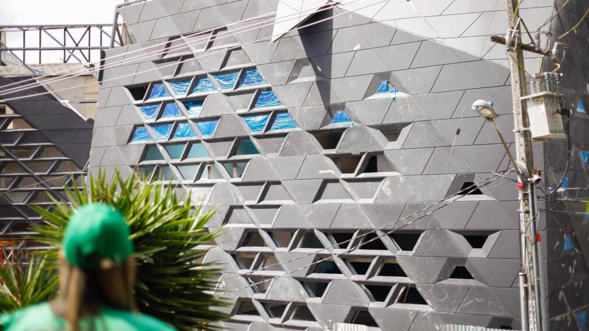 Contratista salpicado por caso Aguas Vivas, de la alcaldía de Daniel Quintero, abandonó obras de la Biblioteca España en Medellín