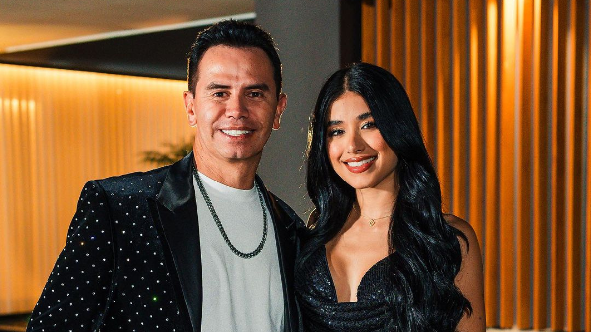Jhonny Rivera no podría tener hijos con su novia Jenny López, quien es 29  años menor