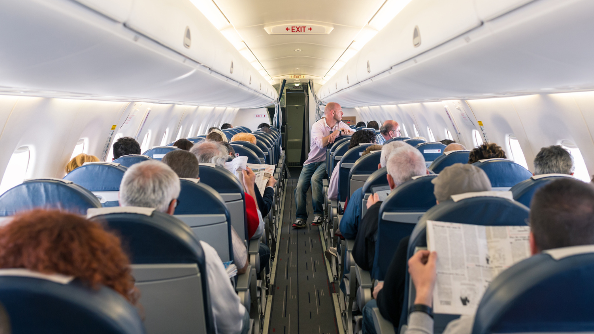 Reforma tributaria del Gobierno Petro amenaza con elevar los precios de los tiquetes aéreos en Colombia: ¿de cuánto sería el aumento?