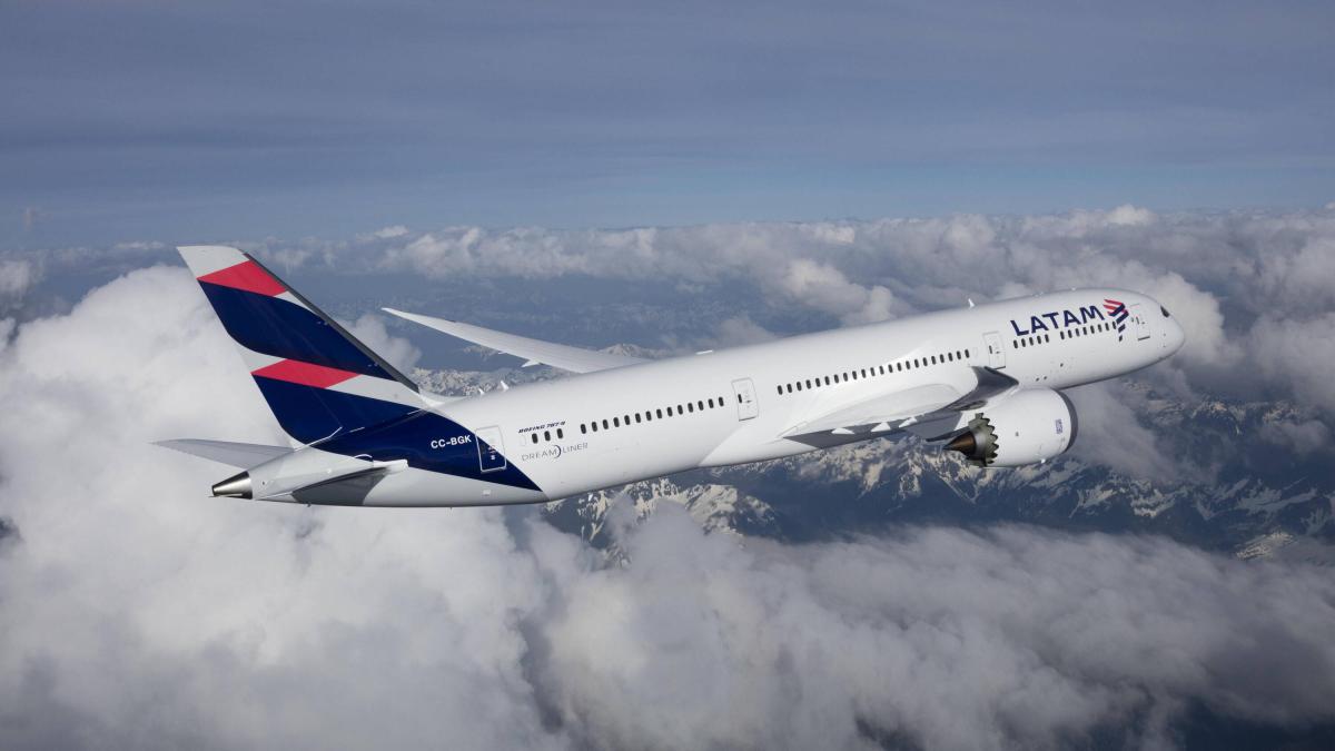 La aerolínea Latam Airlines advierte de promociones falsas de tiquetes por mensajes de texto