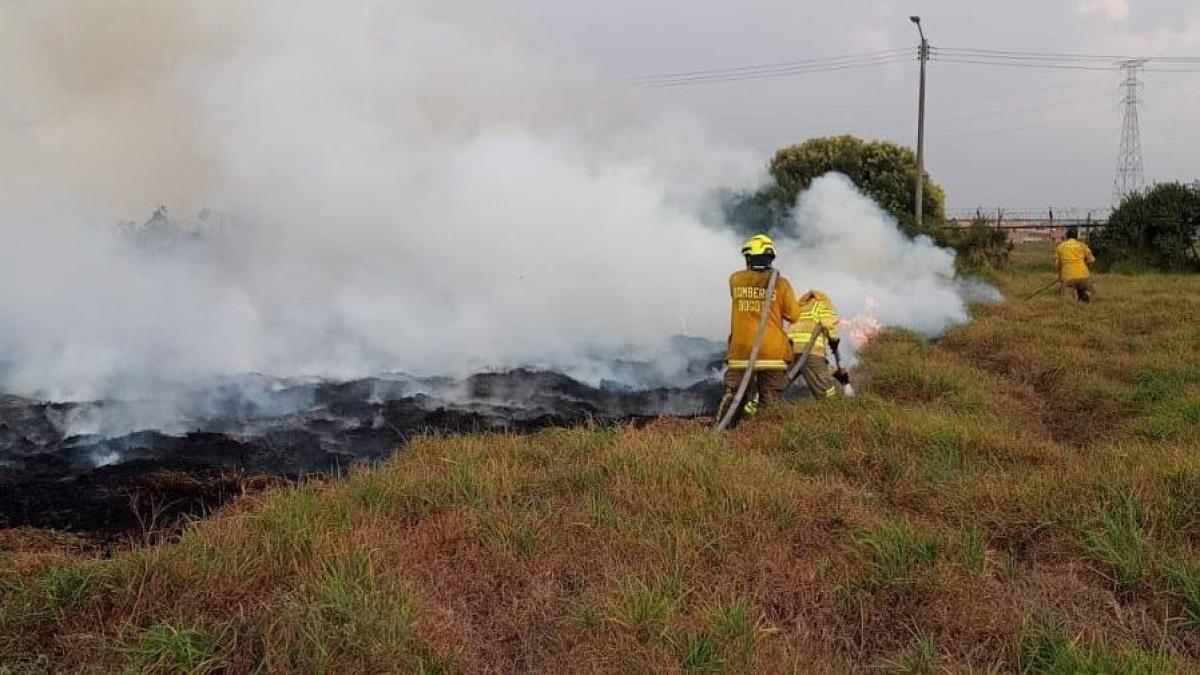 Por mala calidad del aire tras incendio, se declara emergencia ambiental