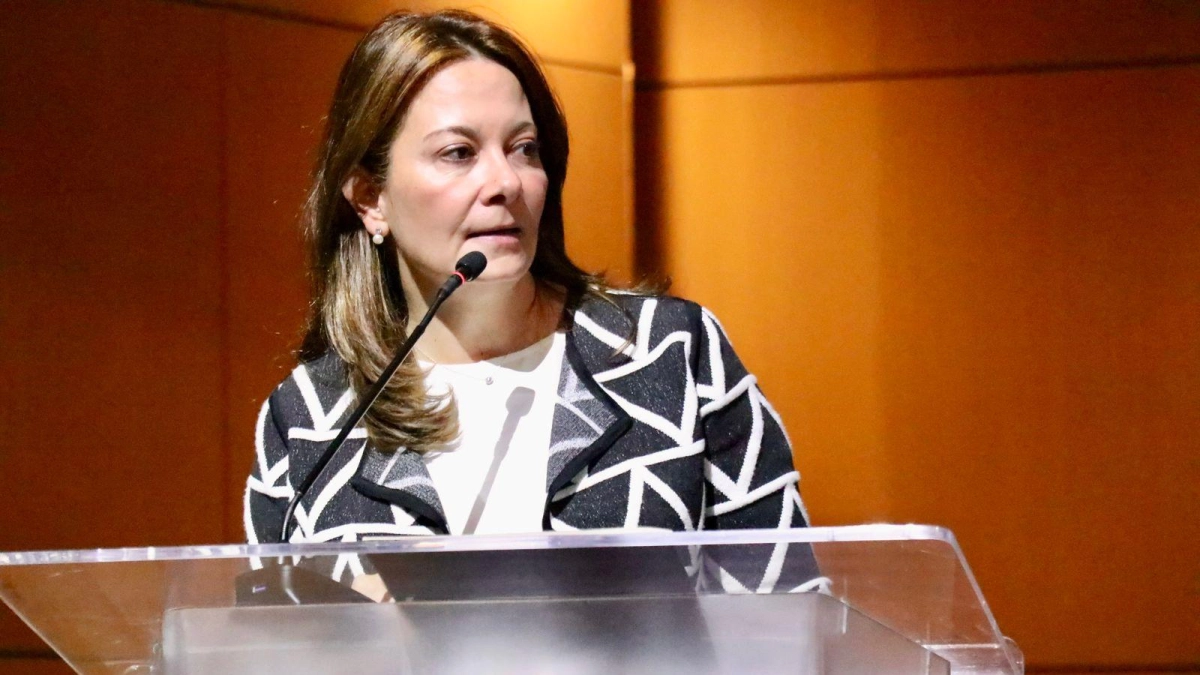 Ministra de Salud frena contratos tras detectar desfase de $2,9 billones y denuncia ante la Fiscalía presunta red de corrupción que usó su nombre