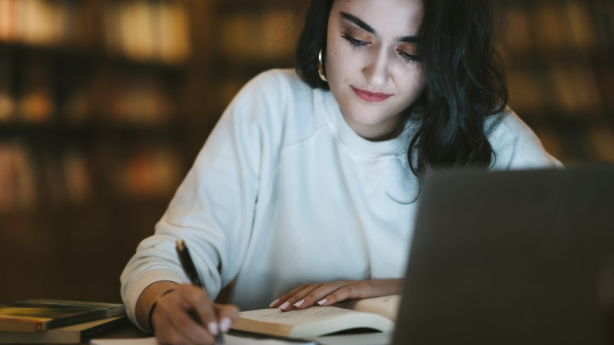 Abren cupos para que colombianos aprendan inglés gratis: requisitos, fechas de inscripción y cómo postularse