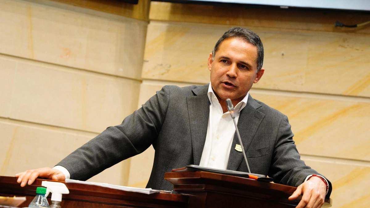 Honorio Henríquez alerta sobre suplantación de identidad y fraude con su voz