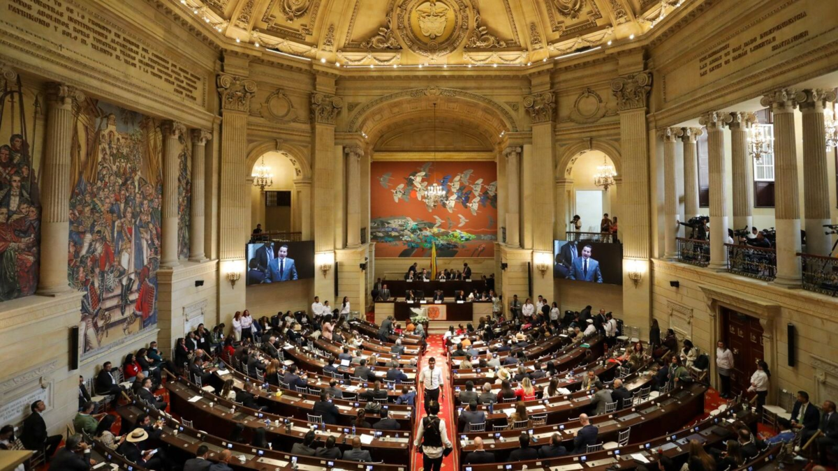 Una reforma tributaria sin ambiente, la llegada de un 'verde’ de Amaya a la campaña de Cepeda y las movidas en el Partido Conservador / En Secreto