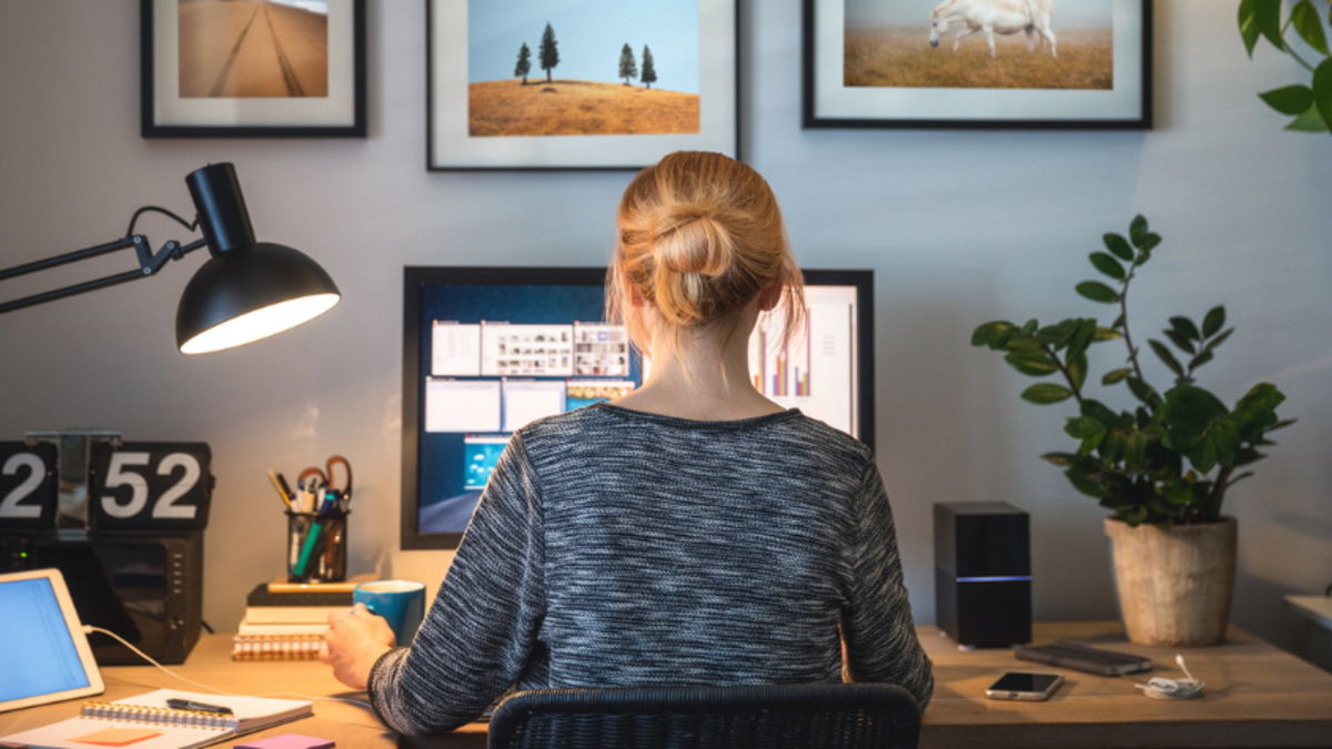 Home office 2.0: cinco cambios de diseño para que trabajar en casa no resulte agotador ni sobrecargue el ambiente, según diseñadora