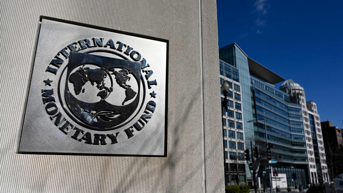 FMI advierte que la política y el marco fiscal de Colombia 'se han debilitado considerablemente': ¿qué pasará con la línea de crédito?