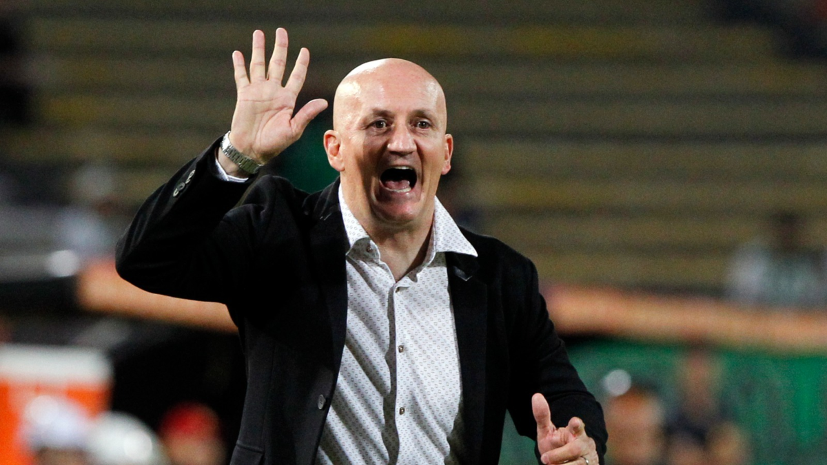 Santa Fe en llamas: Repetto tambalea entre malos resultados y un camerino roto