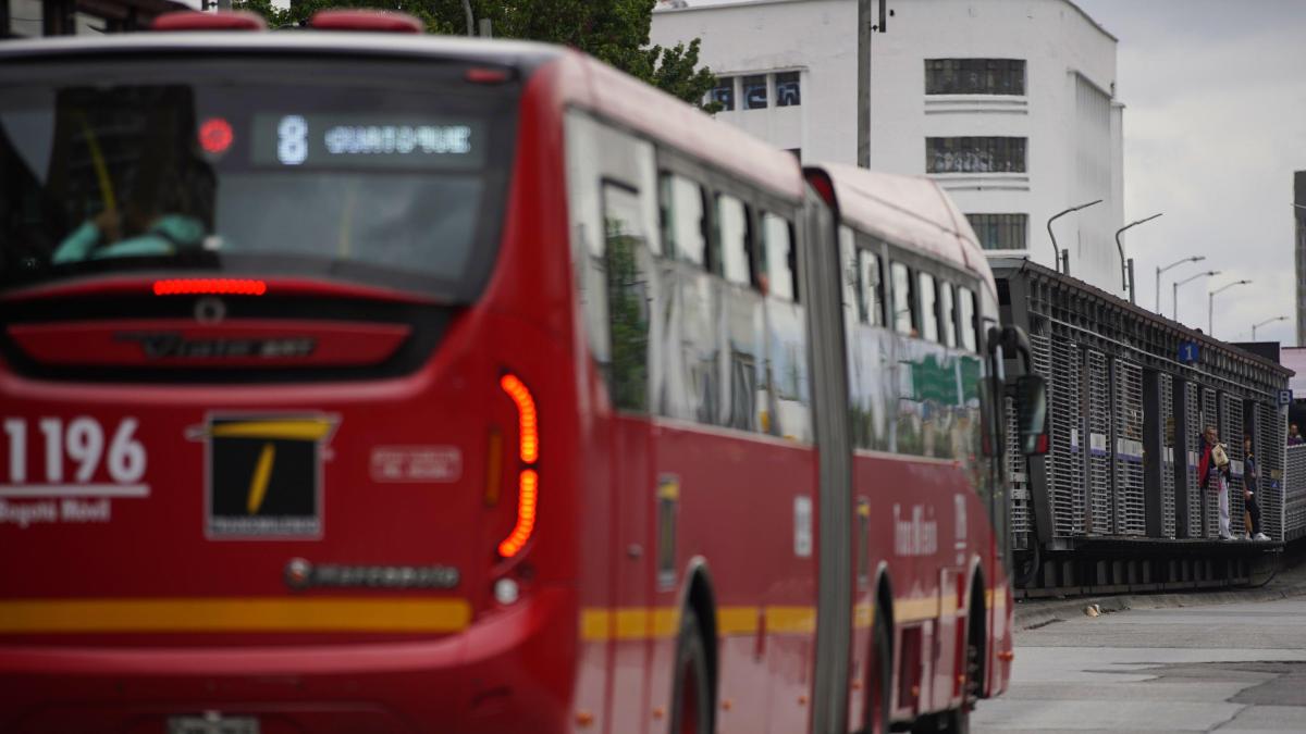 Caos por repentina muerte de una persona al interior de la estación de TransMilenio Flores, en Bogotá: lo que se sabe sobre el deceso