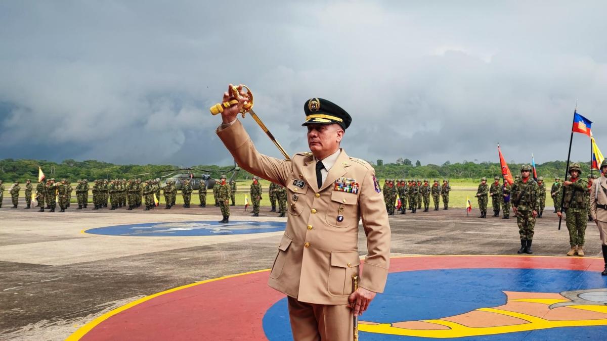 Ministerio de Defensa solicitó el retiro del general Olveiro Pérez por denuncias de maltrato a soldados