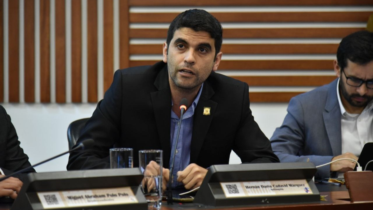 Gobierno frena proyecto sobre mérito público y abre choque con el uribismo en el Congreso