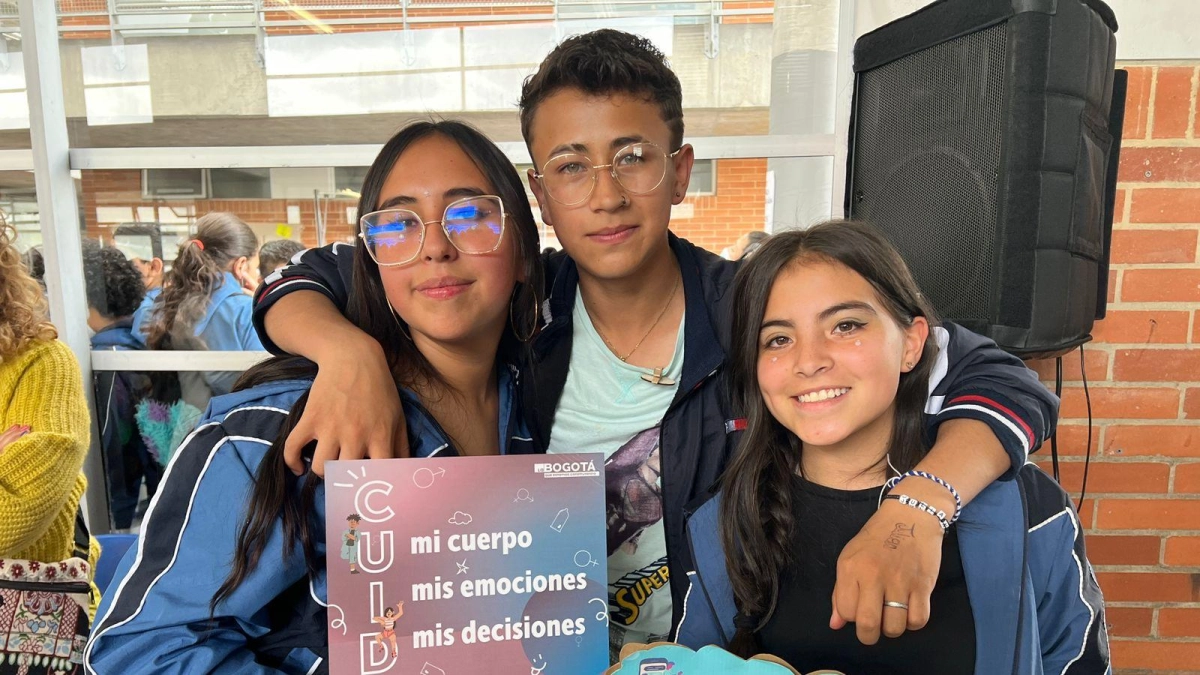 Jóvenes toman decisiones más informadas gracias a la educación sexual, revela nuevo índice: capacidad de decisión pasó de 51 % a 70 %