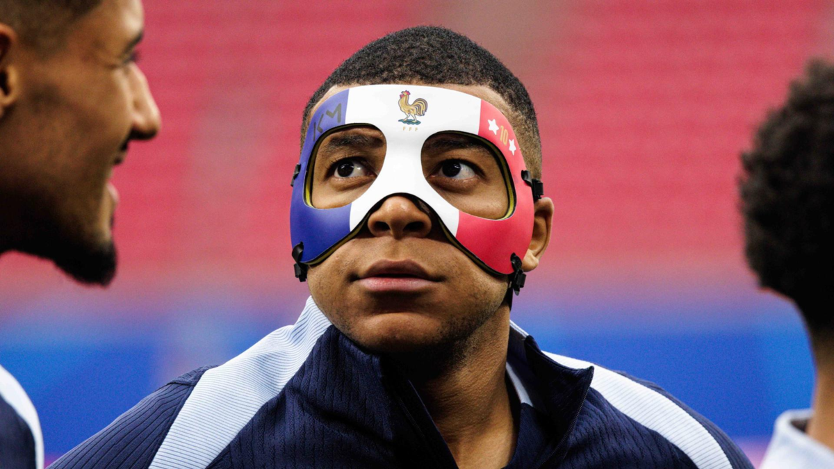 Razones por las cuales no se permite al futbolista Mbappé usar la ...