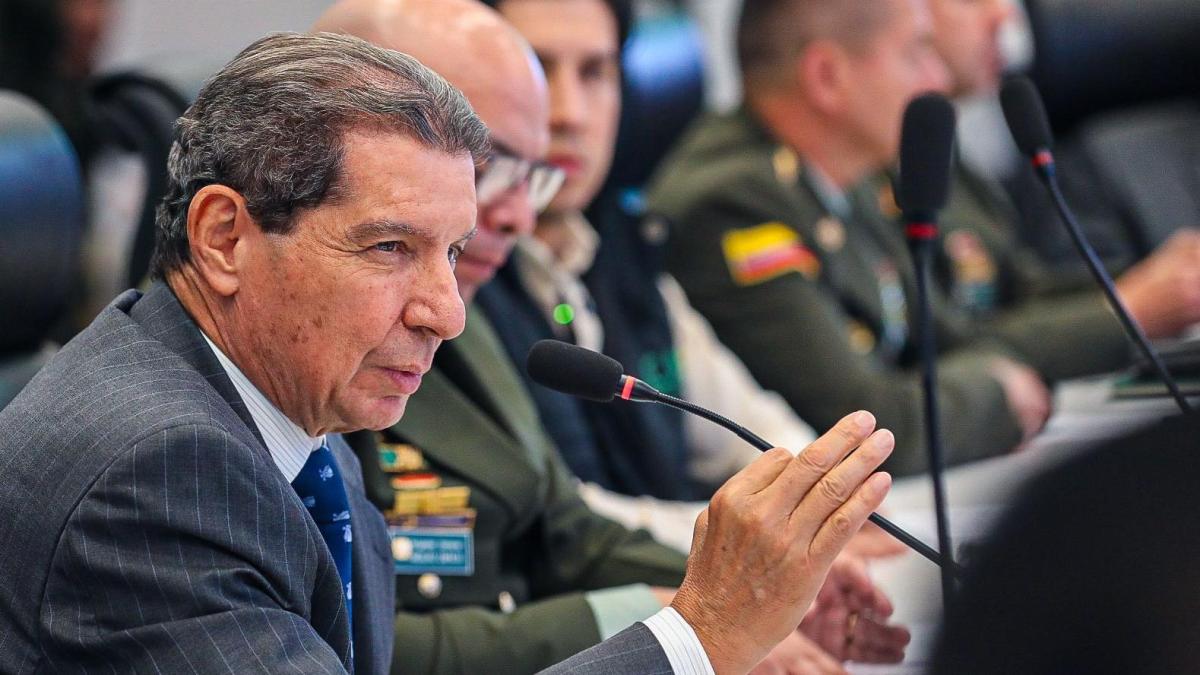 José Félix Lafaurie reconoce un distanciamiento con Uribe y confirma apoyo a Abelardo de la Espriella tras su renuncia al Centro Democrático