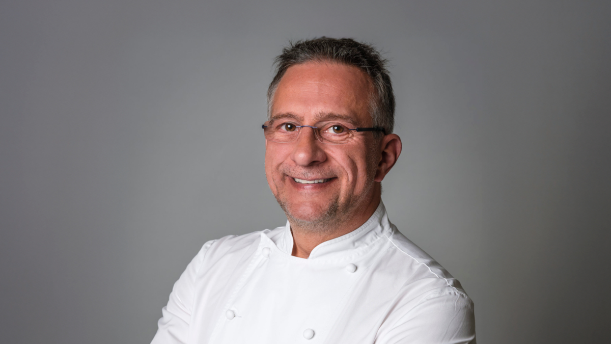 Clase de cocina magistral con el Chef británico Alain Roux quién visita ...
