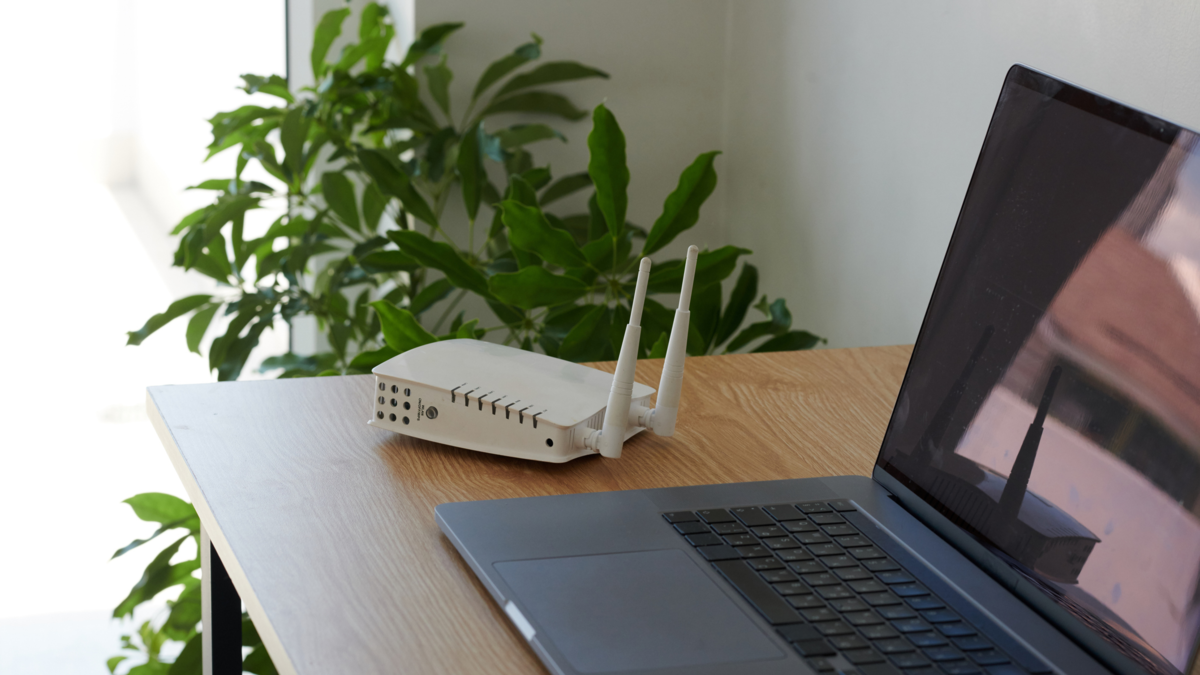 Dónde colocar el router: alto o en el piso para mejorar el wifi y evitar internet lento en casa