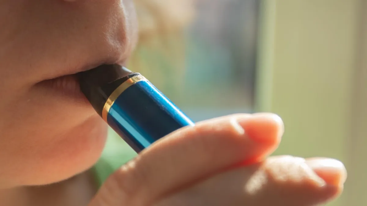 Endurecen sanciones y restricciones por uso de vapeadores en espacios cerrados en Colombia