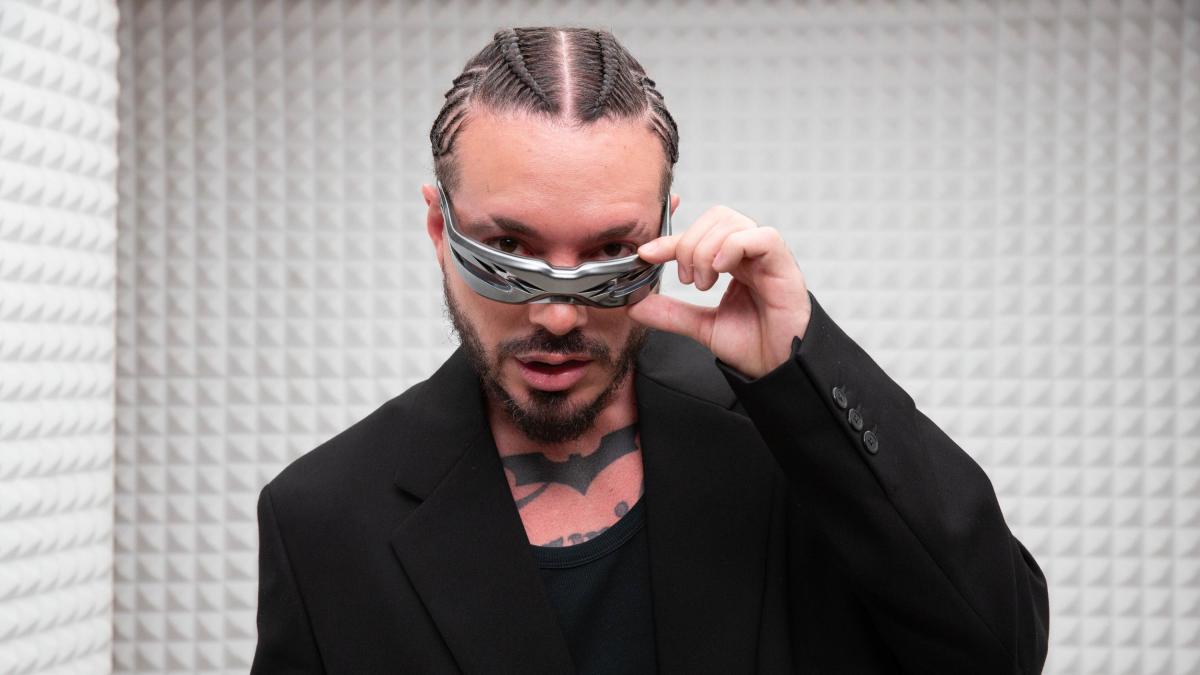 ¿Qué le pasó a J Balvin en la frente? El artista explicó el origen del golpe que mostró en redes sociales