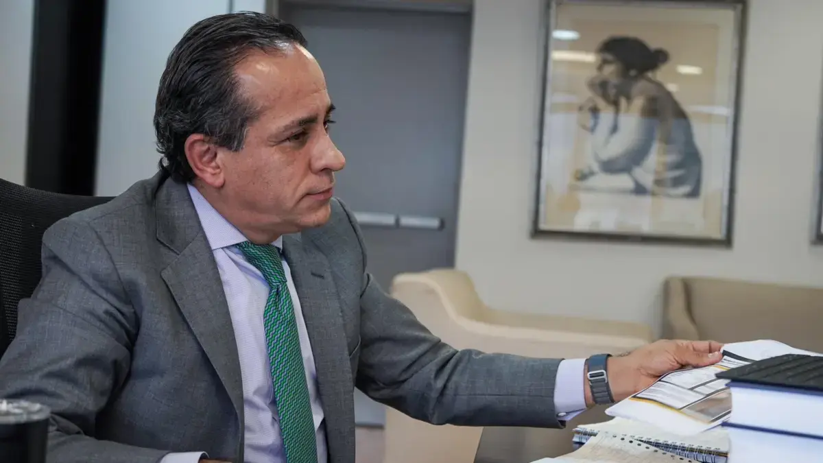 Corte Constitucional devuelve la curul al exsenador Alexander López al tumbar sanción del Consejo de Estado por doble militancia