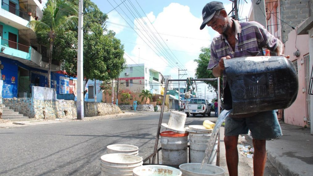 Santa Marta Gripped by Water Crisis During Tourist Season