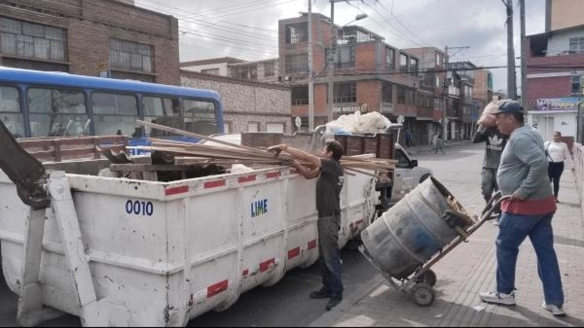 ¿Tiene escombros o muebles de gran tamaño? Este es el plan de Bogotá para botarlos correctamente y evitar multas