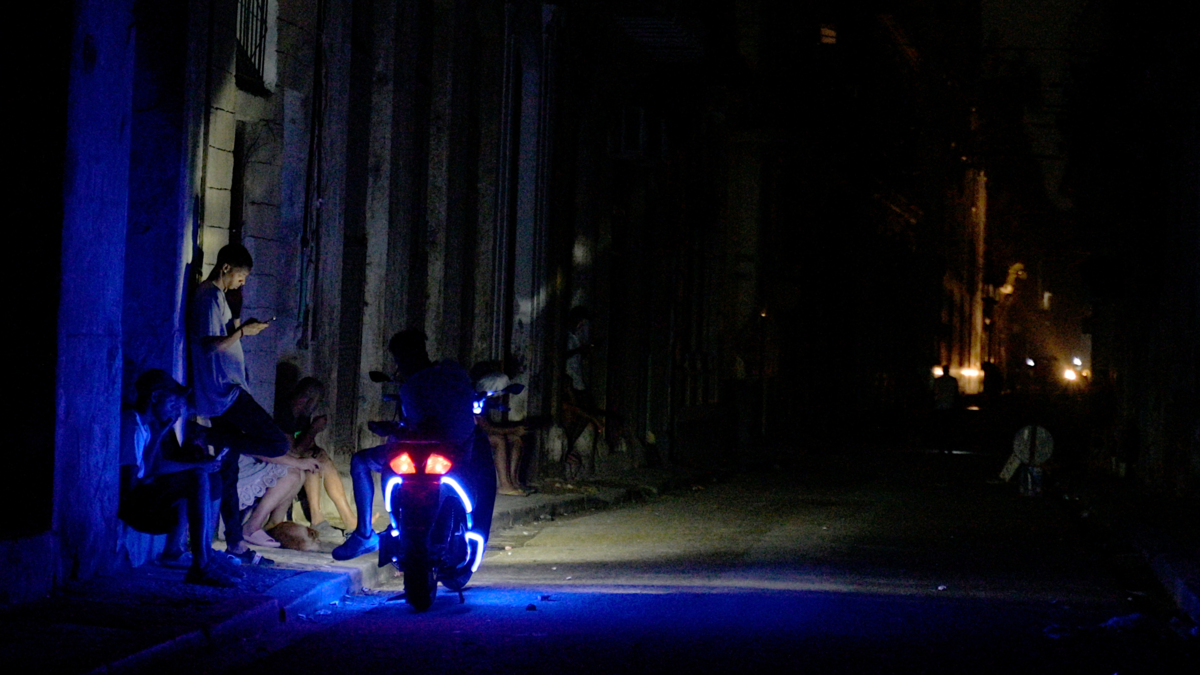 Nochebuena y Navidad a oscuras: los apagones no dan tregua a Cuba en las fiestas, México enviará petróleo a la isla con miras a brindar apoyo