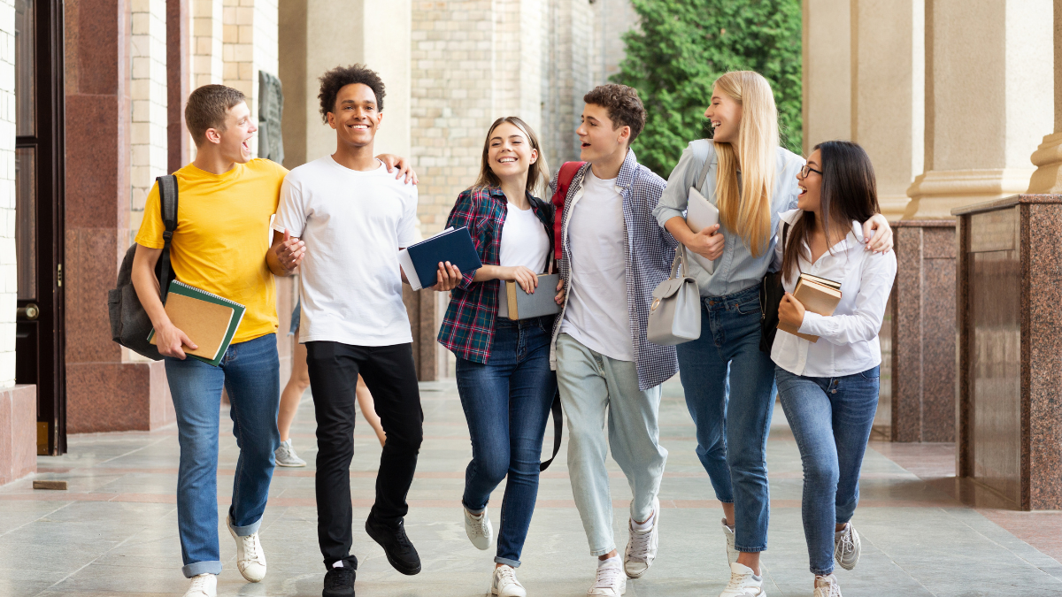 Atenea abre convocatoria de Jóvenes a la E: más de 600 personas podrán acceder a becas para estudiar programas de educación superior en Bogotá