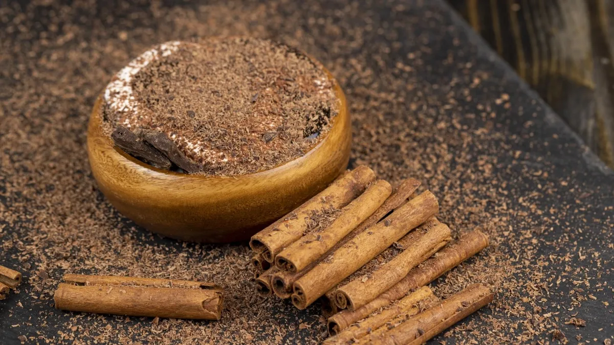 Canela en polvo para las plantas: beneficios, frecuencia de uso y consejos para cuidar el sustrato