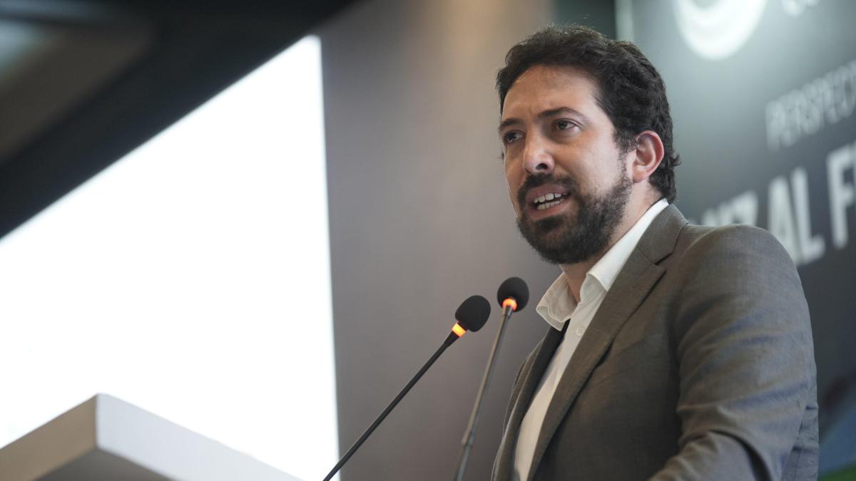 'El Gobierno debería buscar una consistencia entre ingresos y gastos', exministro de Hacienda, Diego Guevara