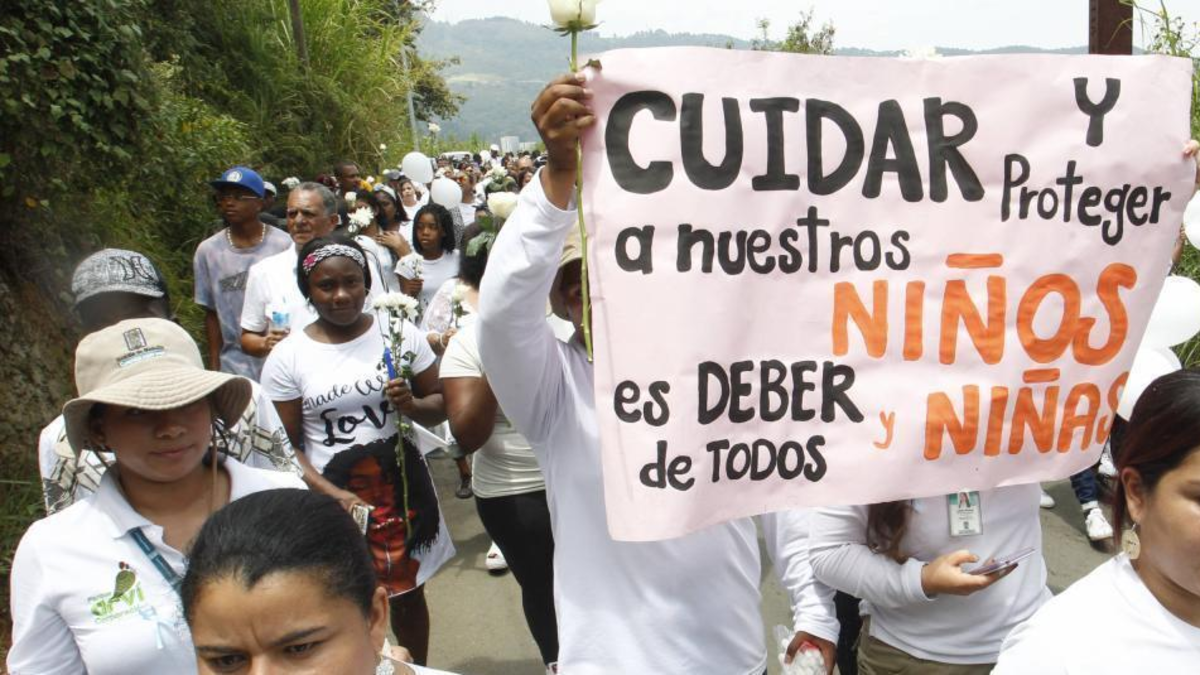 Video muestra el terrible abandono de dos niños de 11 y 12 años: fueron rescatados en Medellín y denuncian que vivían encadenados