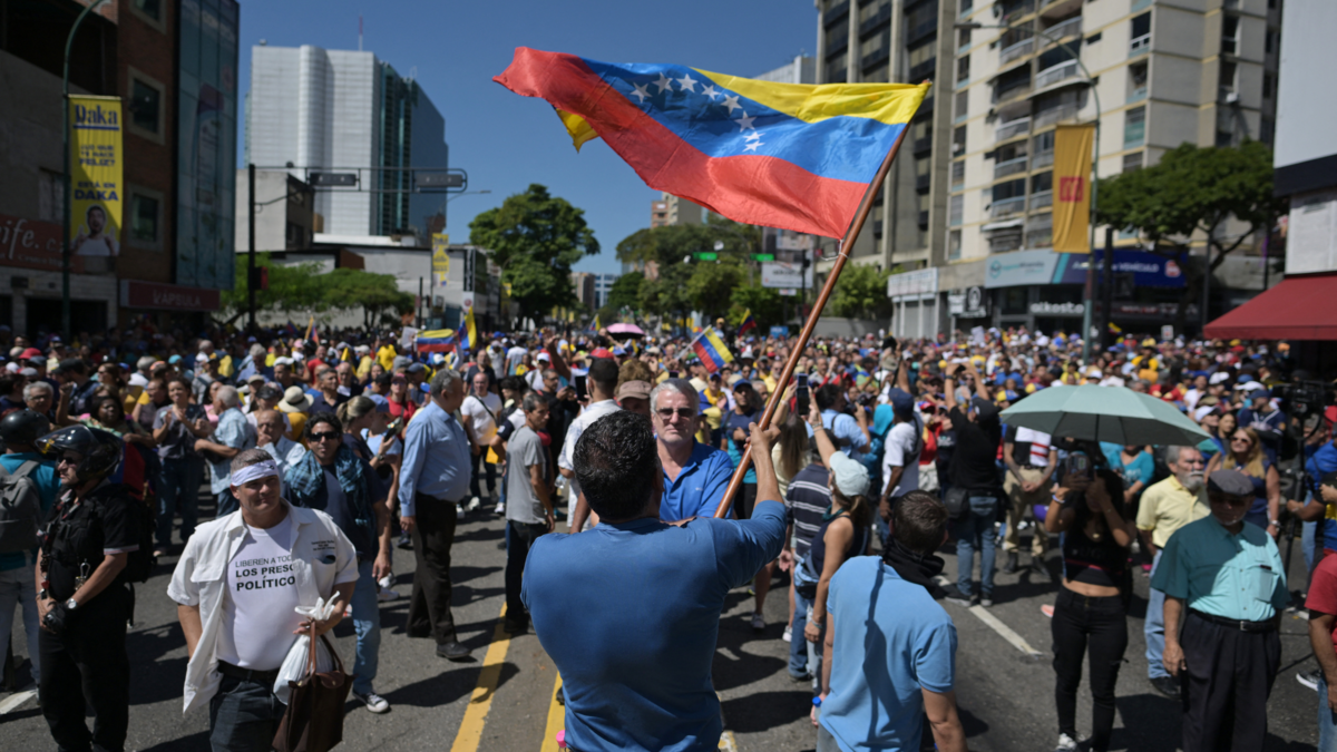  #PazElectoral | Expertos internacionales advierten sobre erosión democrática y riesgos de negacionismo en América Latina:...