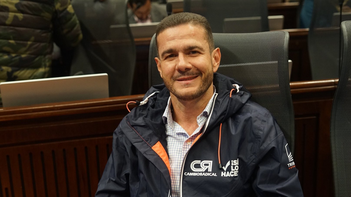 Carlos Cuenca asume la Comisión de Acusaciones en medio de procesos contra Petro