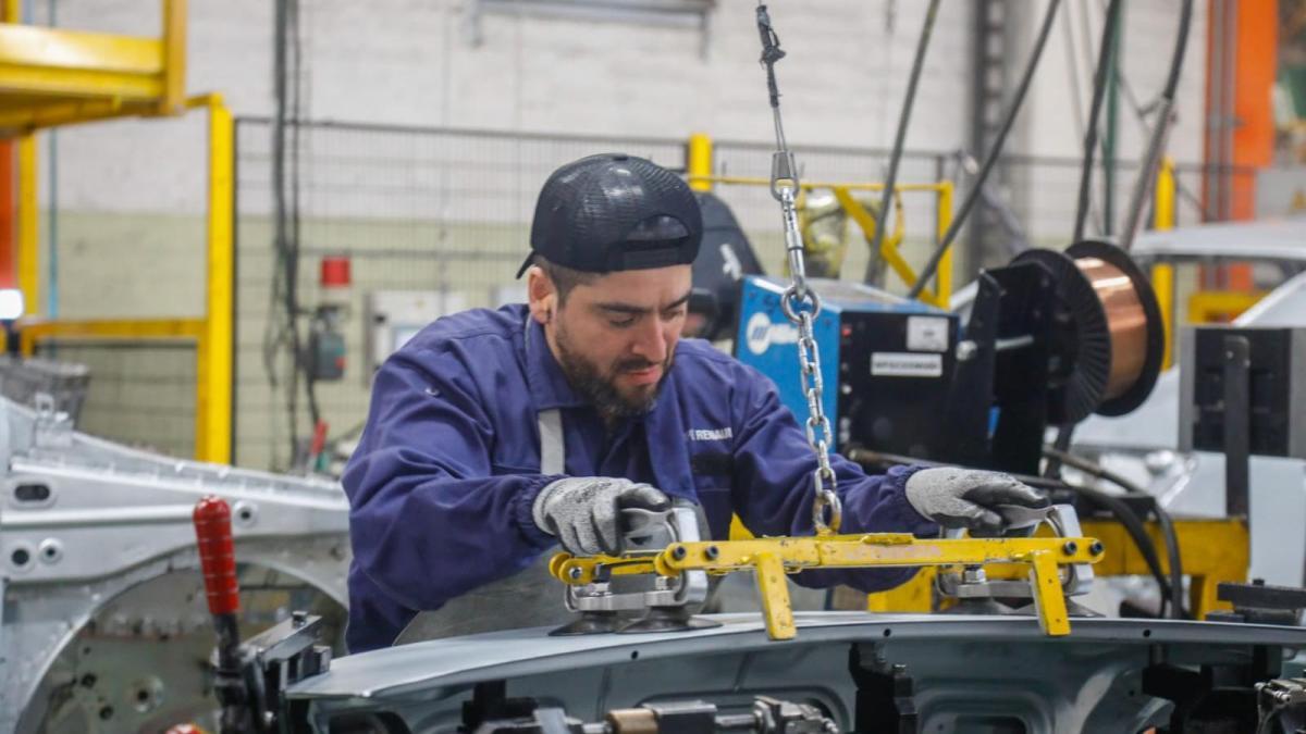 Salario mínimo récord no rompe el empleo en Colombia, pero enciende algunas alertas