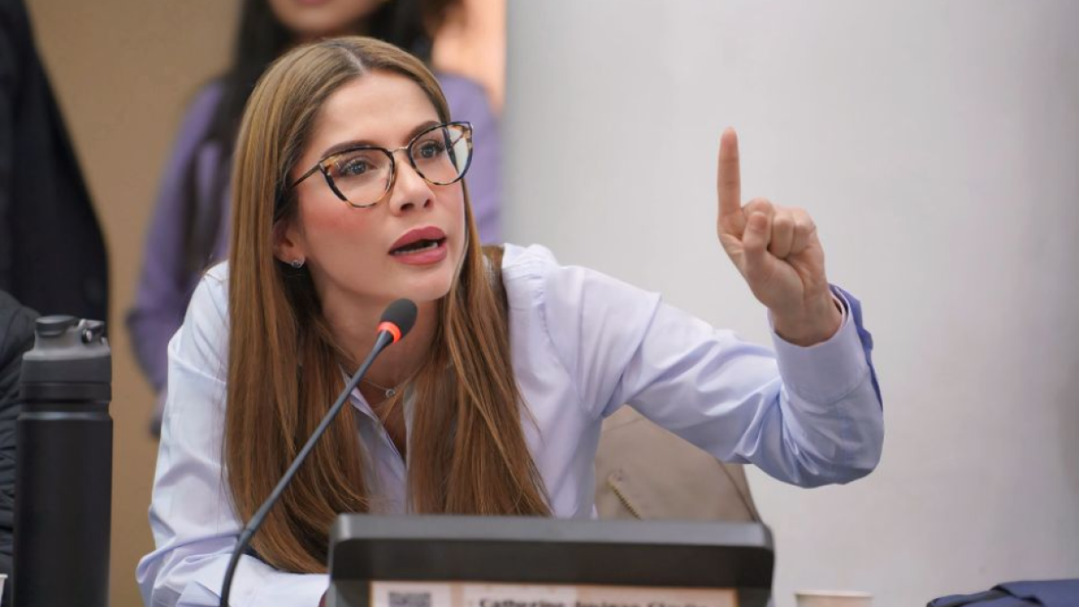 La representante Catherine Juvinao impugnó ante el CNE la resolución de la Alianza Verde en la que se oficializó el apoyo a Iván Cepeda