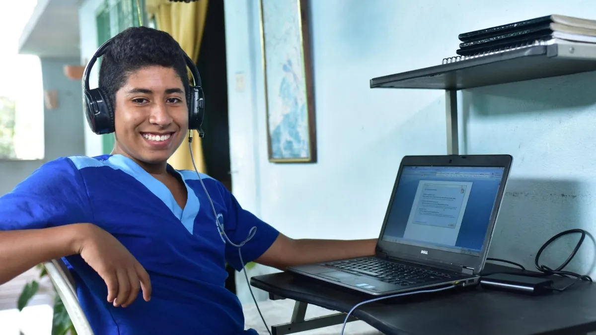 Informe de competitividad en Colombia: avances en salud, internet e ingresos y una deuda en productividad
