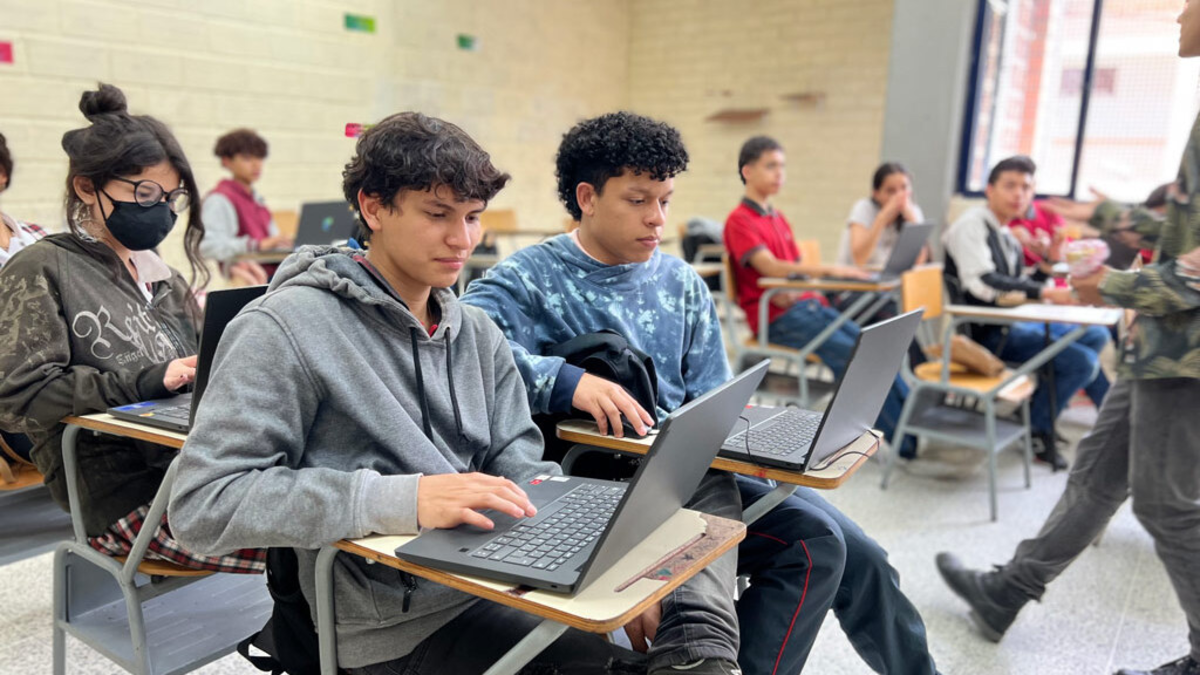 ¿Cuál es la percepción que tienen los jóvenes sobre la democracia y la participación ciudadana? Foro EL TIEMPO con Cifras y Conceptos