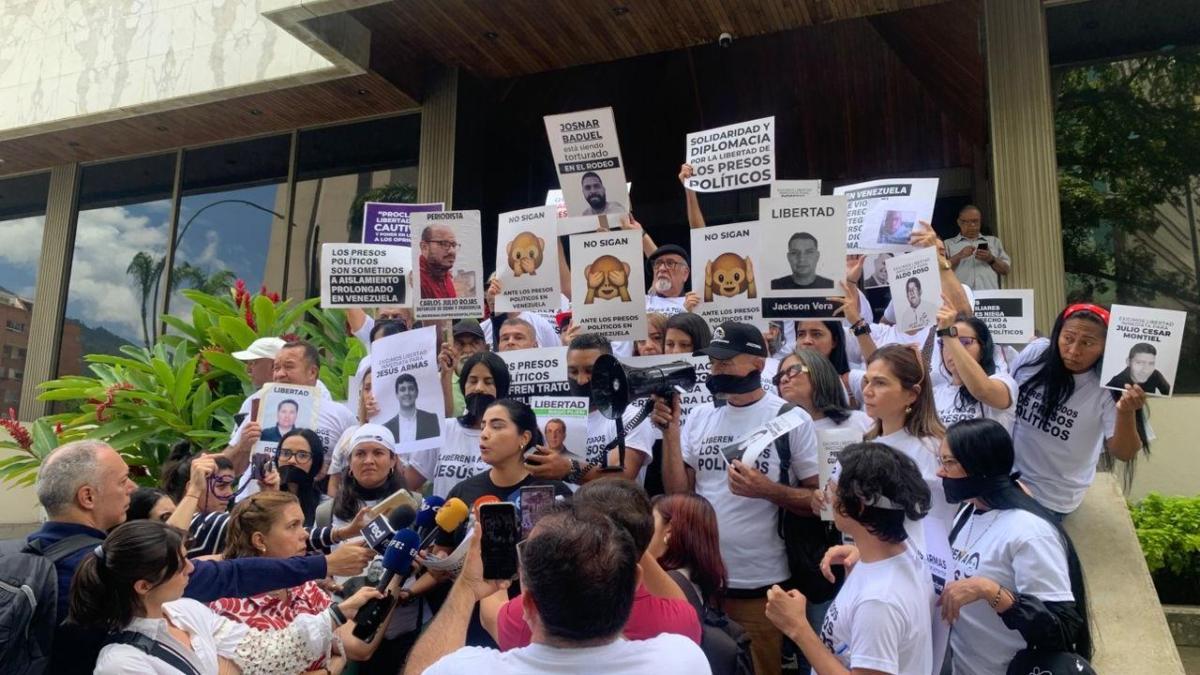 Kolumbija in Venezuela se sporekata glede humanitarne krize kolumbijskih zapornikov