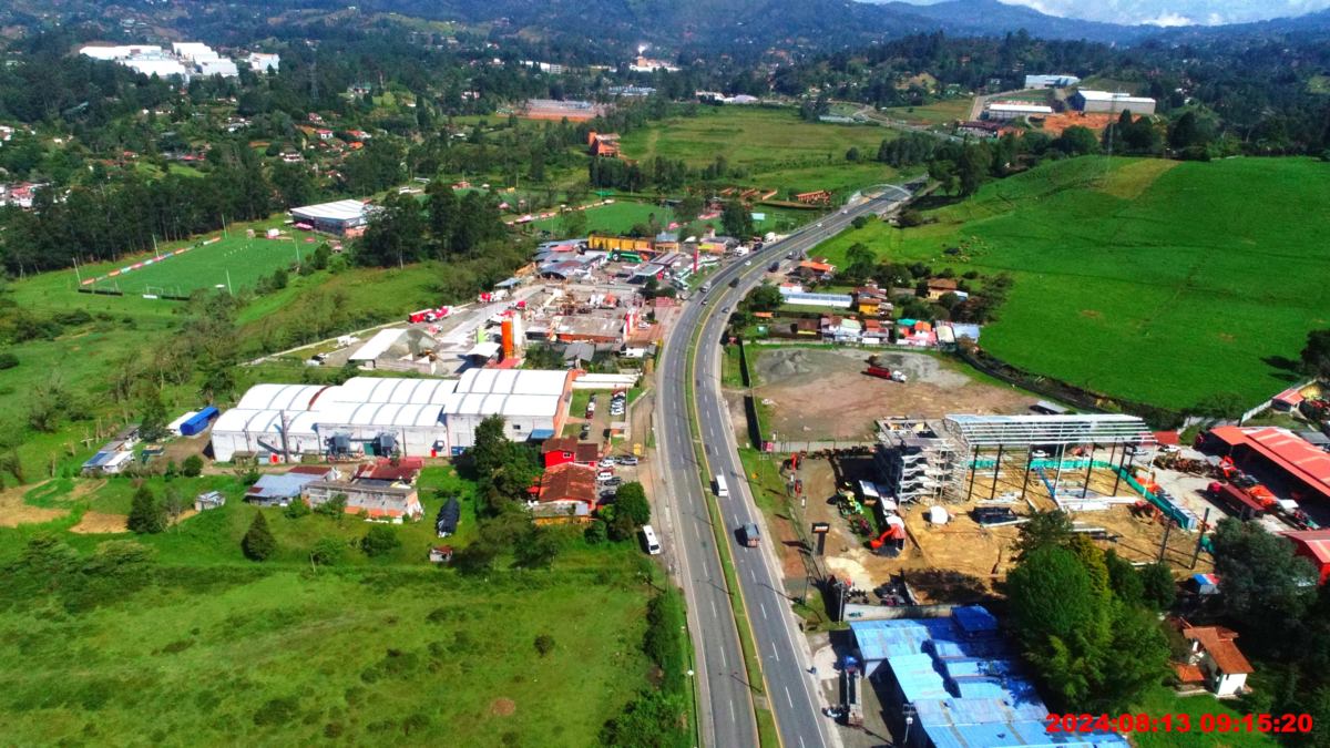 En pleno plan retorno, la vía Medellín - Bogotá presentó un cierre desde la madrugada de este lunes a la altura de Copacabana: ¿qué pasó?