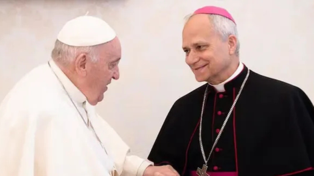 A un año de la muerte de Francisco, el papa León XIV llama a seguir su legado y recuerda su cercanía con los pobres y más necesitados