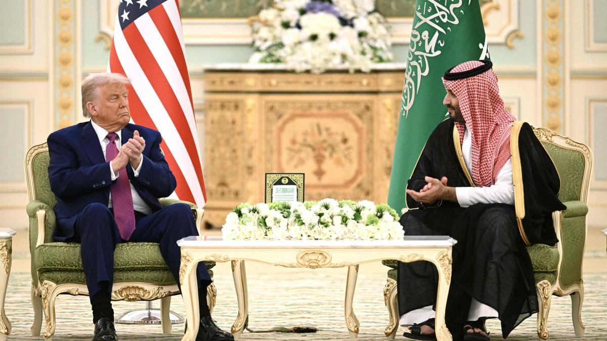 Estados Unidos y Arabia Saudí firman 'histórico' acuerdo para impulsar un programa nuclear civil con estándares de no proliferación