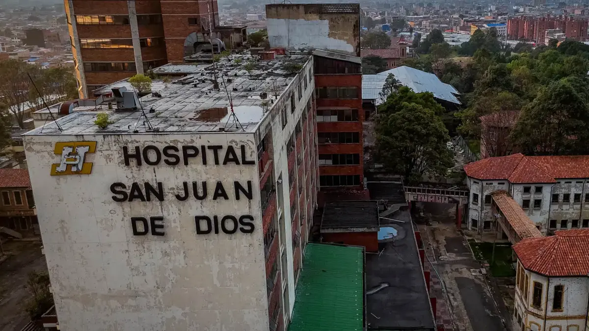 Demanda de constructora española se atraviesa a intención del gobierno Petro de reconstruir torre central del San Juan de Dios