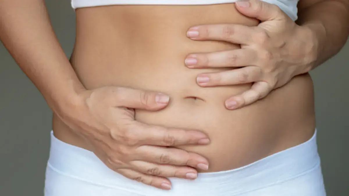 Los ejercicios para liberar gases intestinales acumulados que generan malestar estomacal: así se hacen